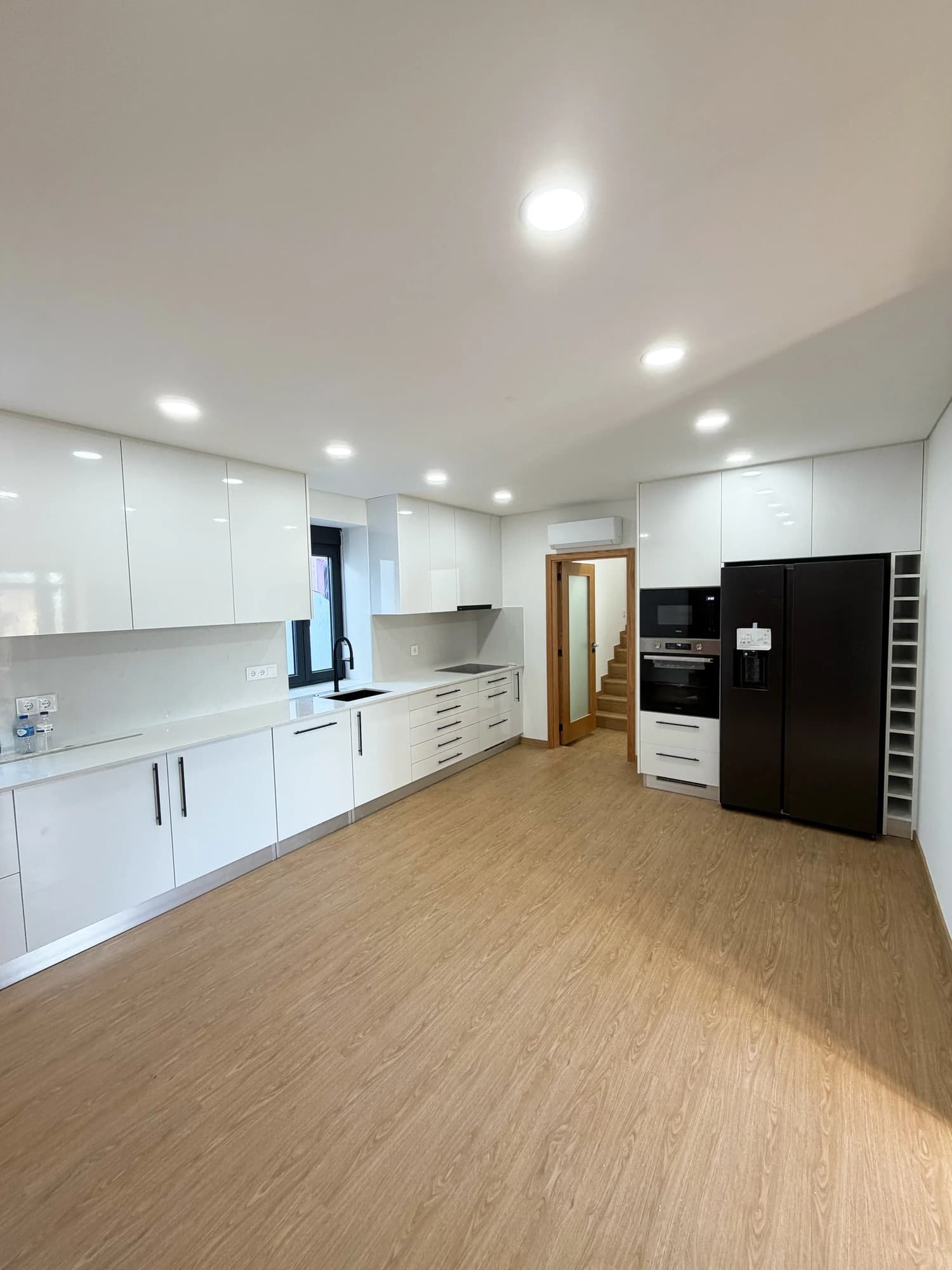 Remodelação de cozinha à medida pela VPObras em Aveiro e Porto